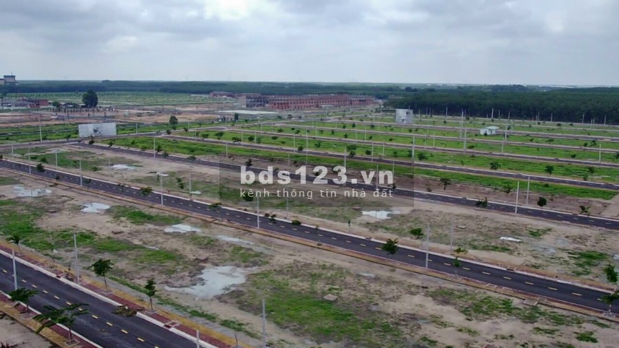 Tôi cần bán gấp lô đất 80m2 full thổ cư xây nhà ngay, gần KCN bàu bàng, cách QL 13 500m có sổ hồng