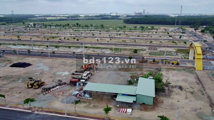 Tôi cần bán gấp lô đất 80m2 full thổ cư xây nhà ngay, gần KCN bàu bàng, cách QL 13 500m có sổ hồng