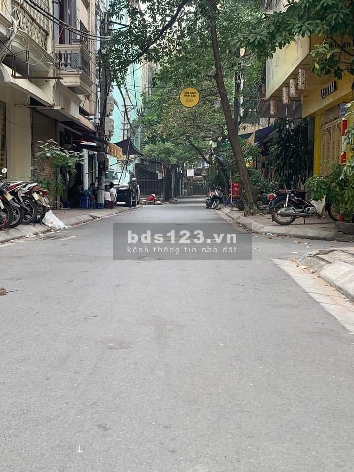 Chính chủ cần bán nhà phân lô - ô tô vào nhà của cán bộ phòng không giá tốt, lh 0932266633