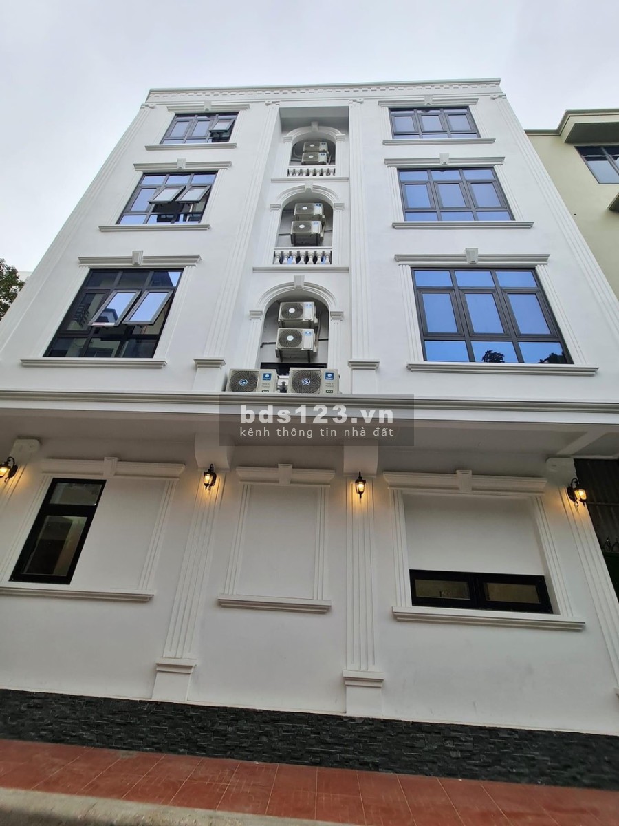 Nhà đẹp, ngõ nông vài bước ra phố, 5 tầng, nhà mới toanh, chỉ xách va ly đến là ở khu dân cư