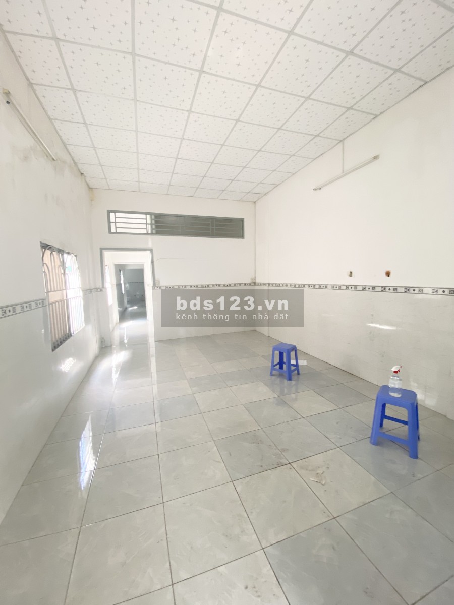 Cho thuê nhà Hẻm 288, Nguyễn Văn Cừ khu cán bộ công ty Dược Hậu Giang, xe đậu trước nhà
