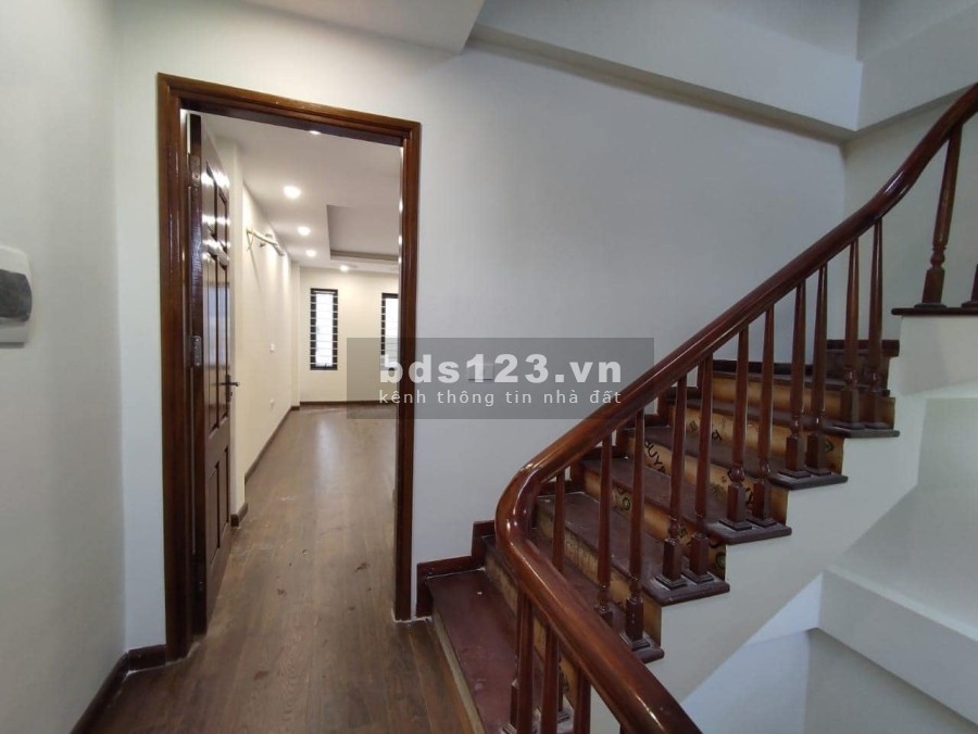 Nhà Trần Bình Cầu Giấy, giá 5.4 tỷ, nhà mới đẹp, chủ xây rất cẩn thận, 16m ra ô tô, dt 41m2, 5 tầng
