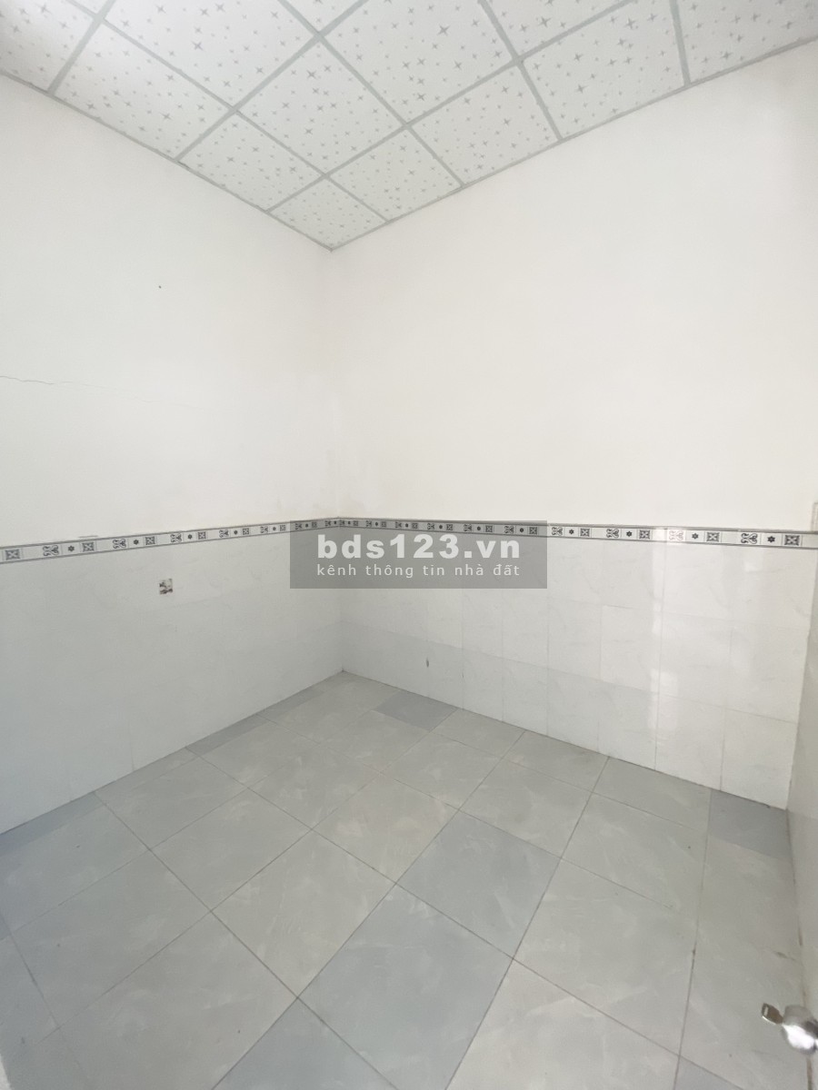 Cho thuê nhà Hẻm 288, Nguyễn Văn Cừ khu cán bộ công ty Dược Hậu Giang, xe đậu trước nhà