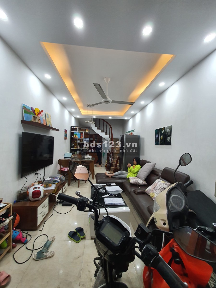 Dương Văn Bé, Vĩnh Tuy, HBT, dtsd 36m2 x 4T, mt 3.6m, cực gần mặt phố, sổ nở hậu, 3.6 tỷ