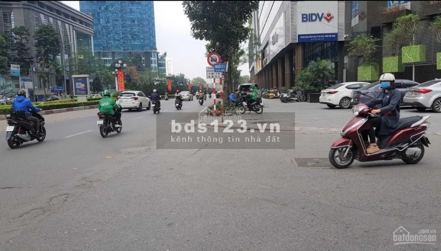 Mặt phố Hoàng Ngân, Thanh Xuân, 225m2, 48 tỷ, mt: 8.3m, 5 tầng, cho thuê 60 triệu/ tháng.