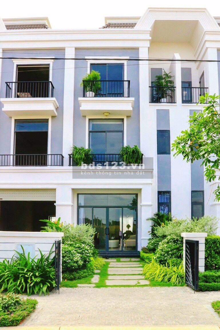 Cần bán lô đất và căn nhà 3 tầng quốc lộ 13 ngay khu công nghiệp Chơn Thành giá tốt