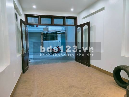 Phân lô Hàng Không ô tô 7 chỗ vào nhà trung tâm Gia thuỵ, diện tích 80m2, lh 084.676.3333