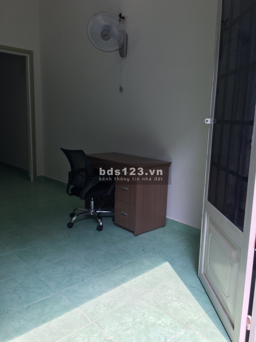 Chính chủ cần cho thuê nhà nguyên căn có gác đường Lê Văn Thịnh Quận 2, gồm 2 PN, 1 WC