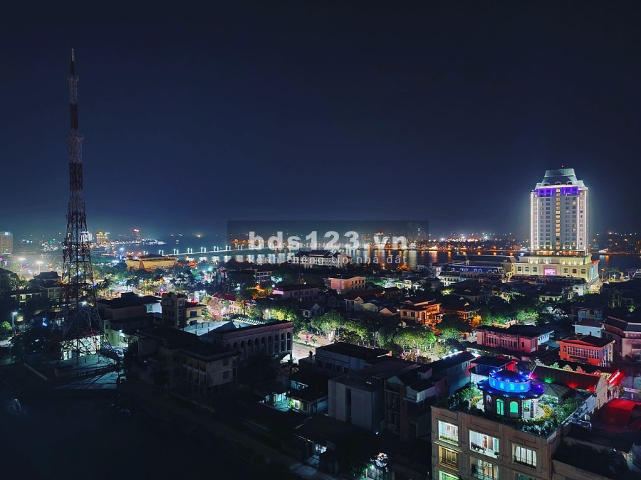 Khách sạn 4 sao cao 13 tầng. nằm ngay trung tâm