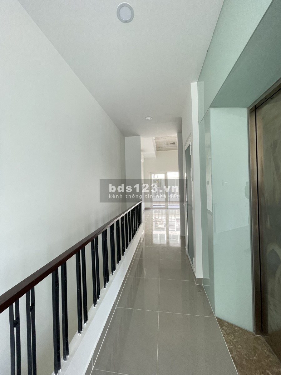 Cho thuê sàn Saritown, KĐT Sala. Nhà hoàn thiện đẹp. Lh: 0932689228 giá 53 triệu/tháng