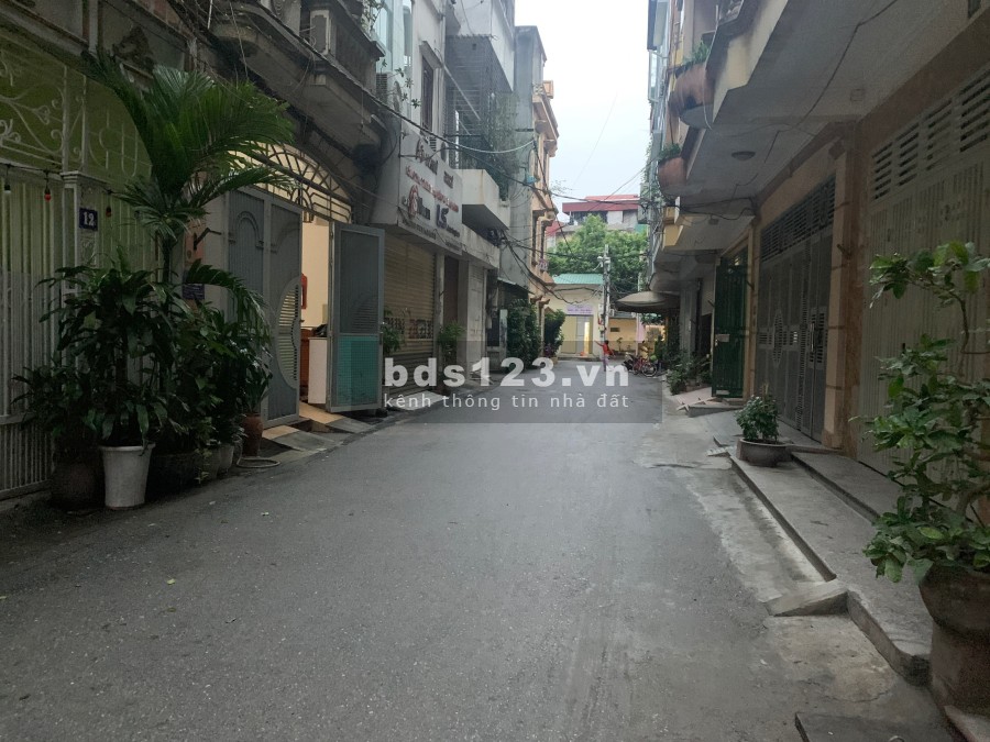 Bán nhà ngõ 560 Nguyễn Văn Cừ dt 75m2, 4 tầng mt rộng, gara ô tô liên hệ 0846763333
