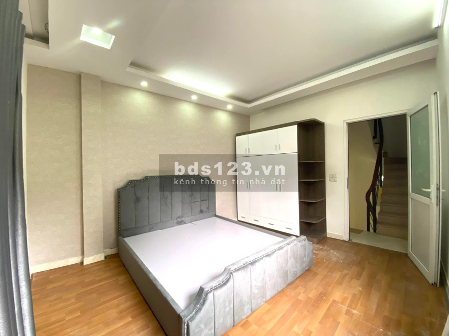 Bán nhà ngõ 560 Nguyễn Văn Cừ dt 75m2, 4 tầng mt rộng, gara ô tô liên hệ 0846763333