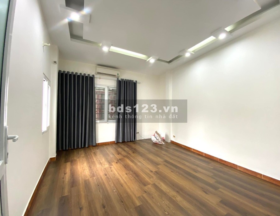 Bán nhà ngõ 560 Nguyễn Văn Cừ dt 75m2, 4 tầng mt rộng, gara ô tô liên hệ 0846763333