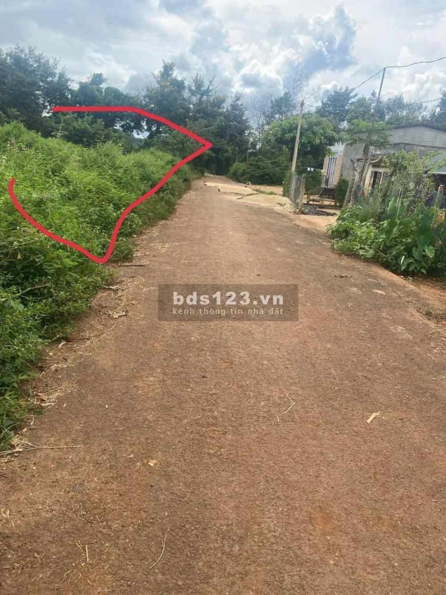 Bán gấp lô đất Thổ cư 100% tại Buôn Kpu - hẻm Tố Hữu đi vào 700m liên hệ 0935767366