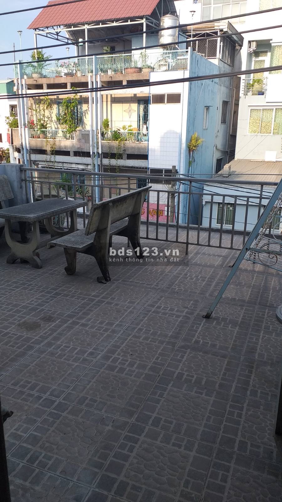 Cho thuê nhà mặt tiền nguyên căn đường Phú Thọ, quận 11, TP.HCM. 1T2L giá 35tr/tháng