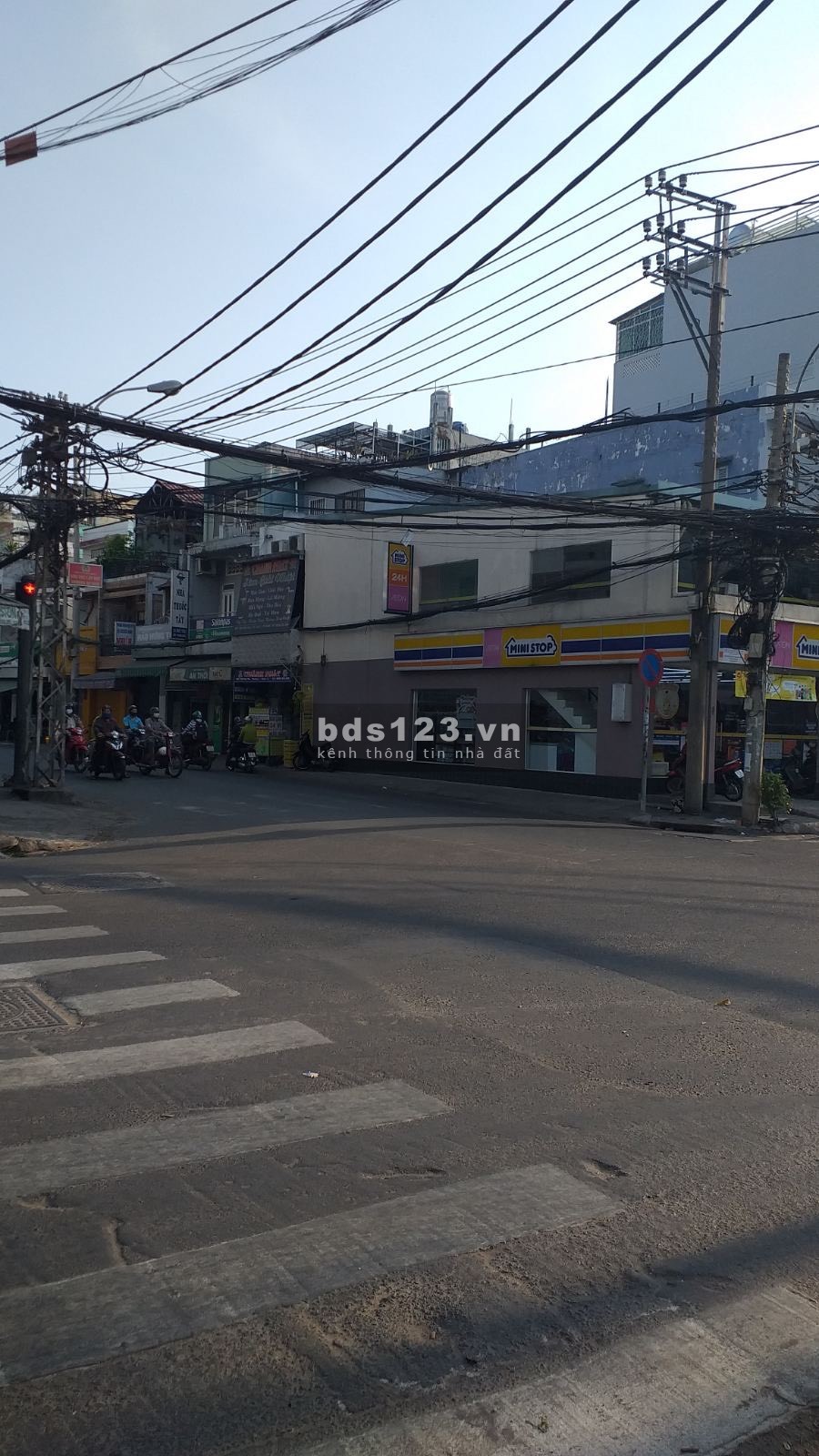 Cho thuê nhà mặt tiền nguyên căn đường Phú Thọ, quận 11, TP.HCM. 1T2L giá 35tr/tháng