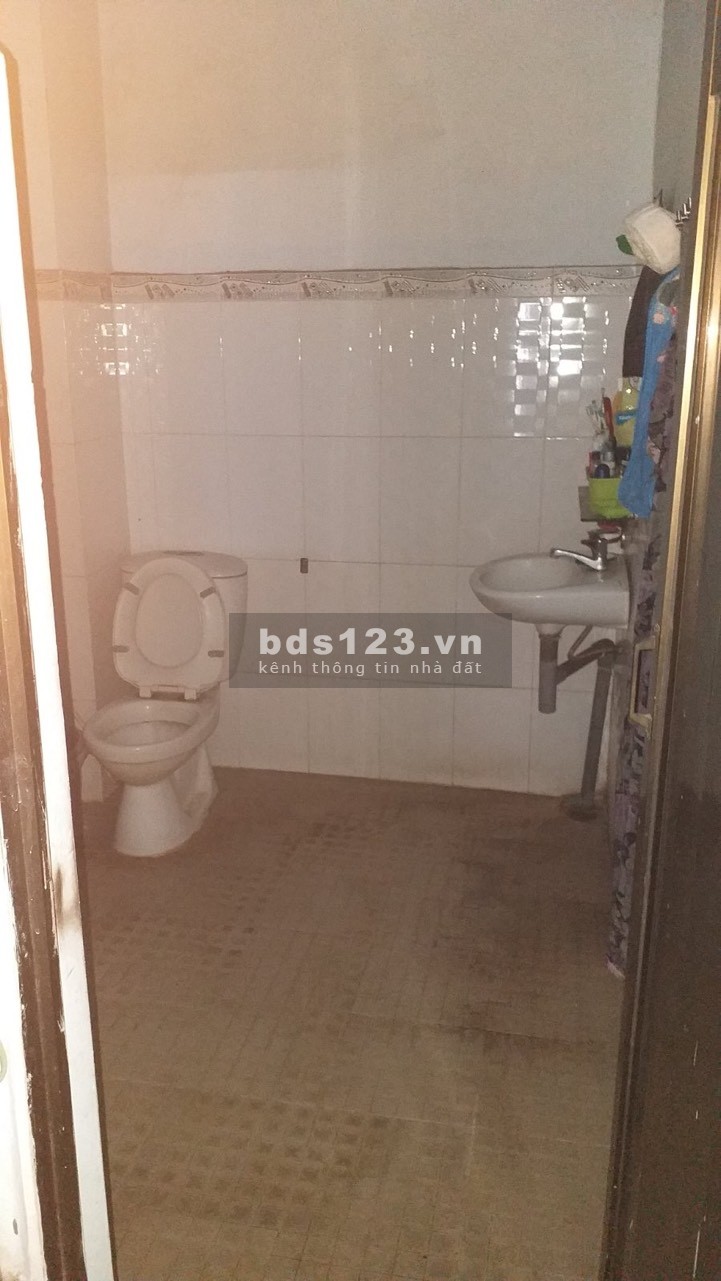 Cho thuê nhà mặt tiền nguyên căn đường Phú Thọ, quận 11, TP.HCM. 1T2L giá 35tr/tháng