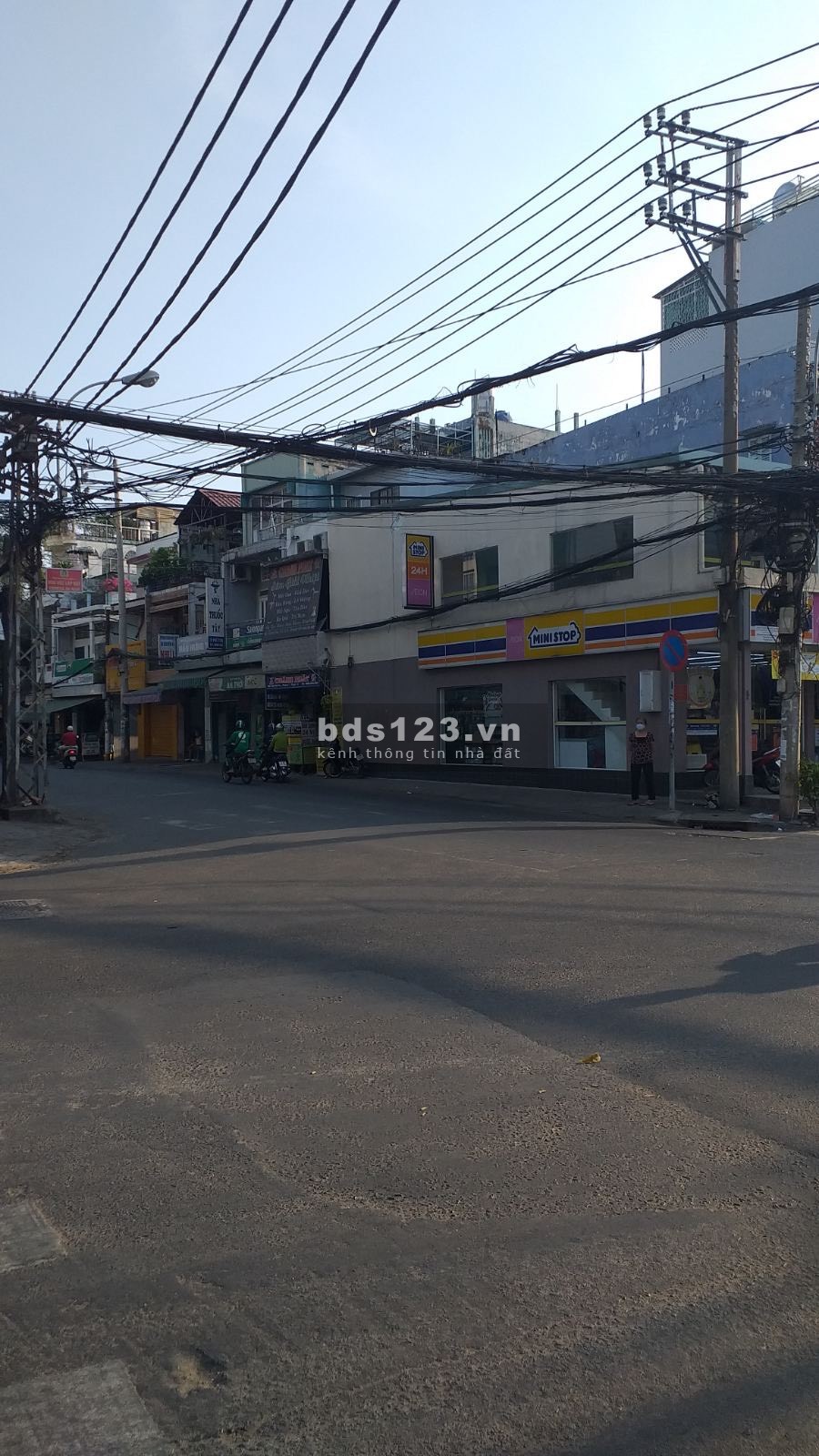 Cho thuê nhà mặt tiền nguyên căn đường Phú Thọ, quận 11, TP.HCM. 1T2L giá 35tr/tháng