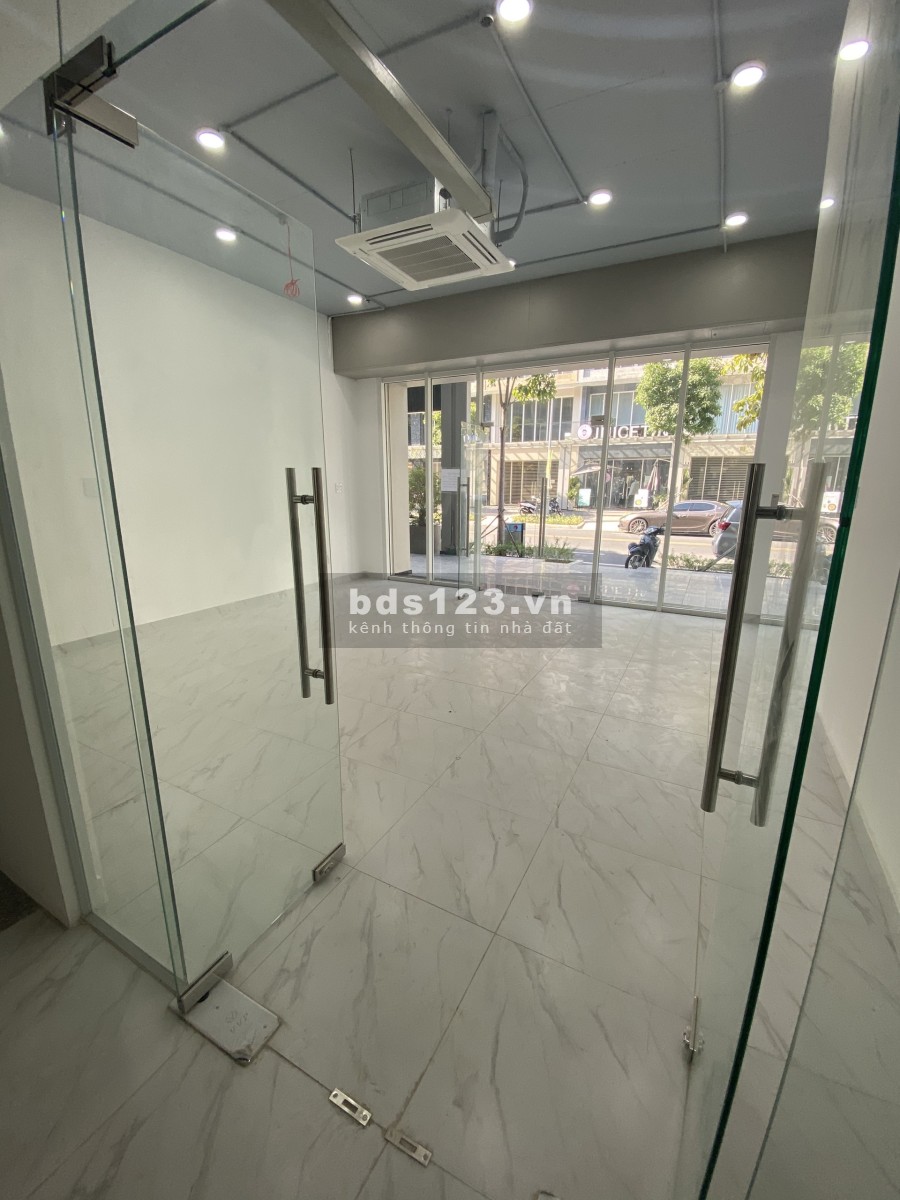 Cho thuê Shophouse Saritown đã hoàn thiện, có thang máy khu đô thị tiện ích đầy đủ, lhcc