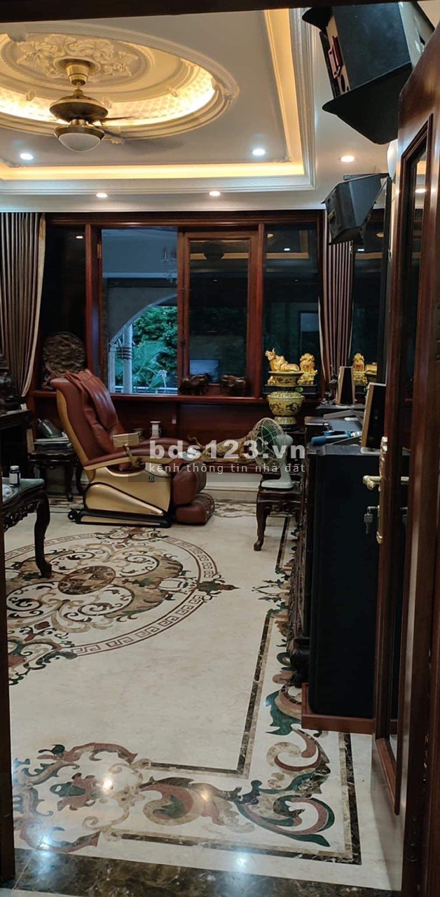 Mặt phố Chu Huy Mân, 7 tầng đúc thang máy, nhà cực đẹp kinh doanh bất chấp, lh 0915551552