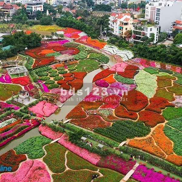 Tôi đang cần bán gấp mảnh đất phố Trịnh Công Sơn 400m2 mt 13m 59 tỷ
