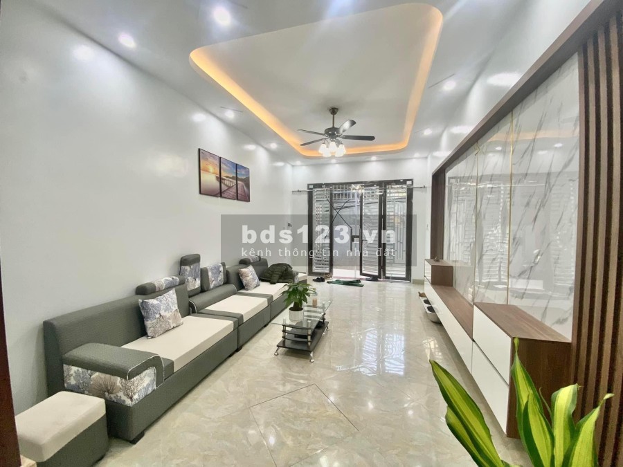 Nhà mới hai mặt thoáng ô tô đỗ cử muôn vàn tiện ích đón tết đoàn viên, tặng nội thất