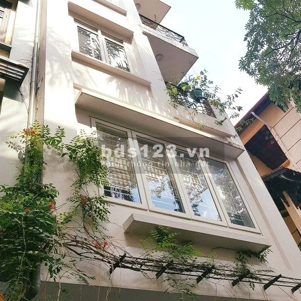 Siêu đẳng cấp nhà Nguyễn Văn Cừ, dtsd 60m2, mặt tiền lớn, gara ô tô siêu rộng, liên hệ 0846763333