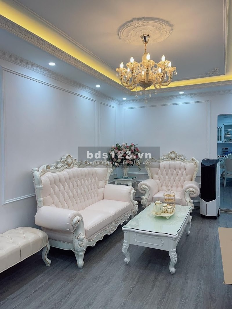 Ba bước ra phố Nguyễn Sơn, dtsd 50m2, 4 tầng đúc, đầy đủ nội thất, giá chỉ 4.5 tỷ, lh 0846.763.333