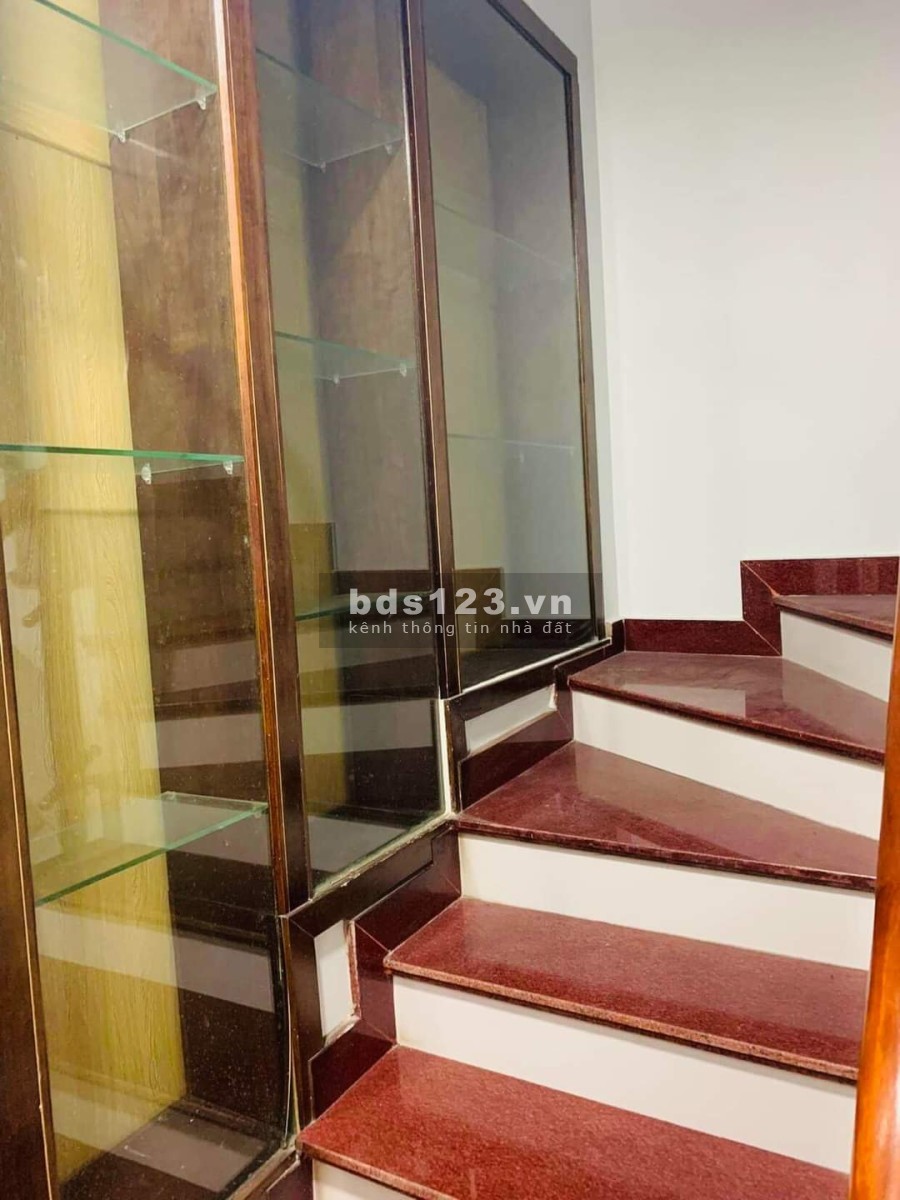 Nhà mới khu trung tâm Quận Uỷ Tây Hồ, ô tô đỗ cổng, giá bán 4.8 tỷ, thương lượng mạnh