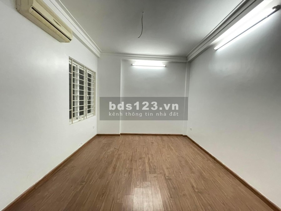 Bán Nhà Tân Mai ngõ thoáng nhà đẹp về ở luôn rộng 41m có sân để xe giá bán đầu tư sinh lời