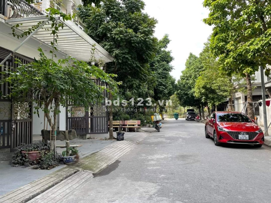 Bán đất tặng nhà cấp 4 Đặng Thai Mai, Quận Tây Hồ, sổ đỏ chính chủ, liên hệ 0975048581