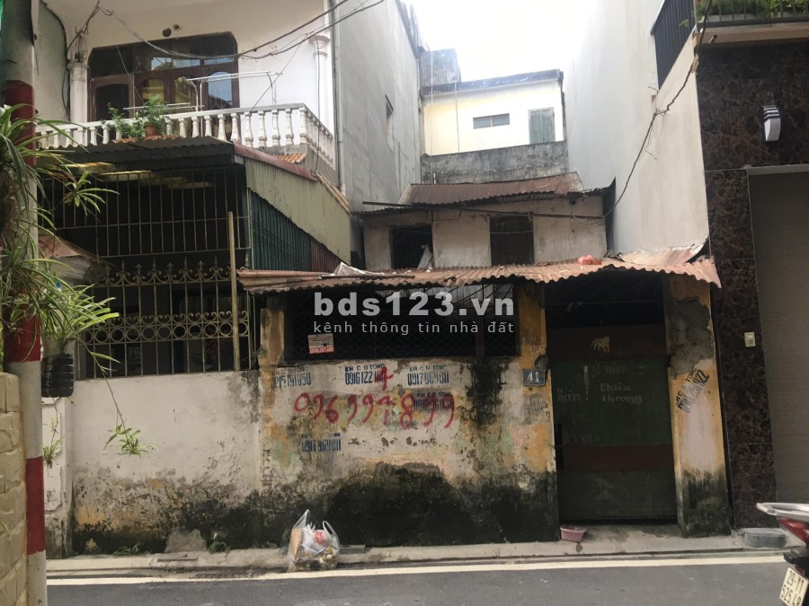 Bán đất tặng nhà cấp 4 Đặng Thai Mai, Quận Tây Hồ, sổ đỏ chính chủ, liên hệ 0975048581