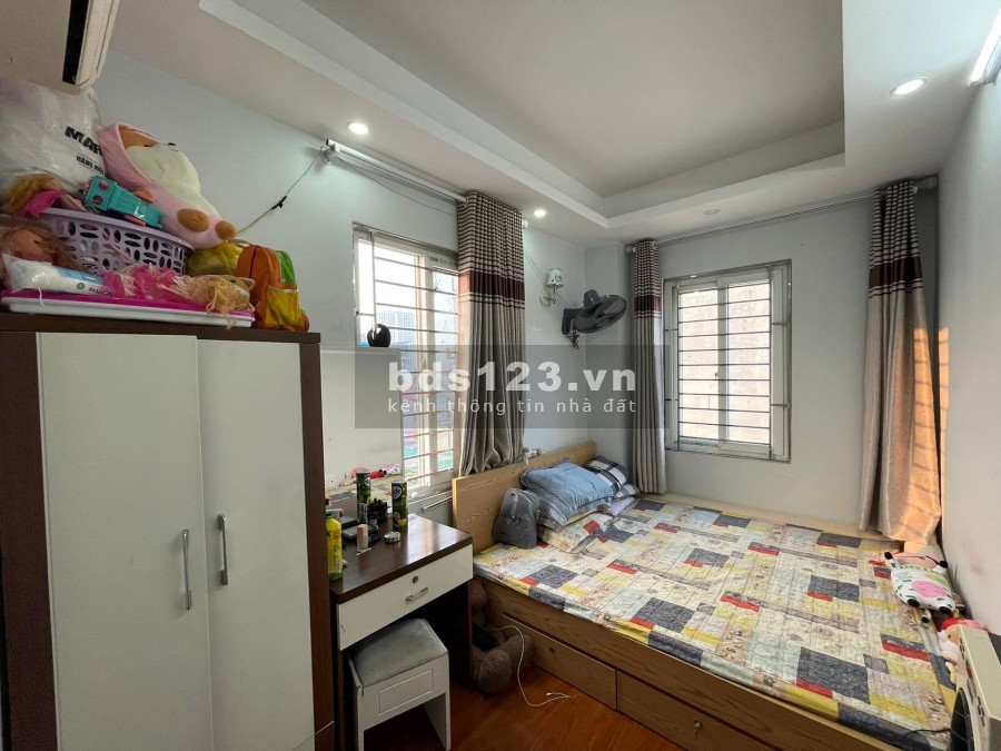 Bán gấp nhà Nguyễn Lương Bằng, Đống Đa, hiếm, dt 35m2, 5 tầng, 2.9 tỷ