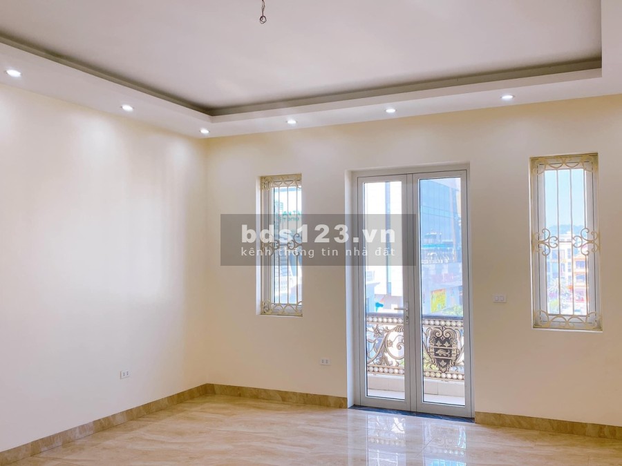 Nhà 6 tầng đường Nguyễn Du, cạnh Vincom Lê Hoàn, Trung tâm TP Thanh Hoá, lh 0916981524
