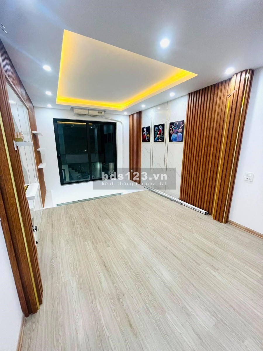 Bán gấp nhà Phân lô, ôtô đỗ cửa, Thang máy, Định Công, Hoàng Mai 62m2, 5 tầng, 10 tỷ