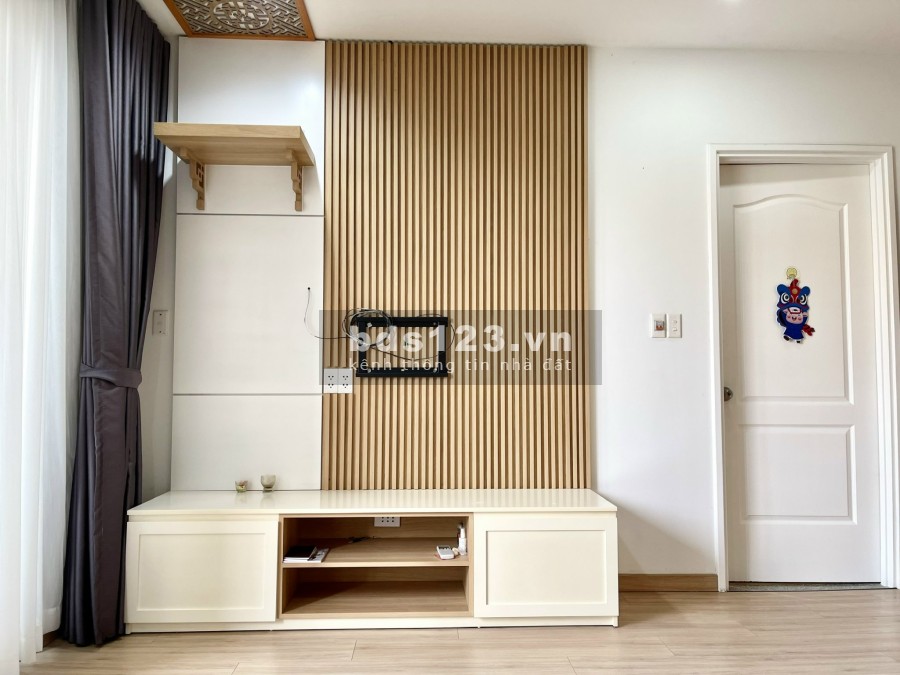 Chính chủ - bán căn hộ chung cư Carina, mặt tiền đường Võ Văn Kiệt, tiện ích