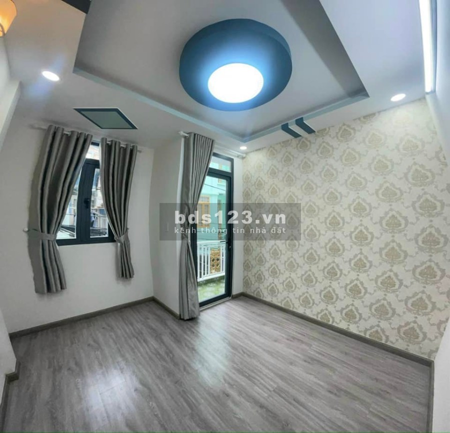 Bán căn shophouse tại trung tâm thành phố Dĩ An, 3 tầng, có sẵn sổ đỏ chính chủ, bàn giao ngay