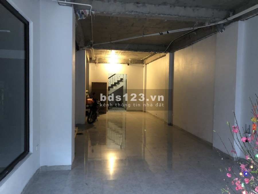 Cho thuê sàn tầng 1 tầng 2 nhà mặt phố giá 35 triệu/tháng, mặt tiền lớn khu dân cư đông
