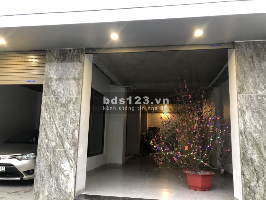 Cho thuê sàn tầng 1 tầng 2 nhà mặt phố giá 35 triệu/tháng, mặt tiền lớn khu dân cư đông