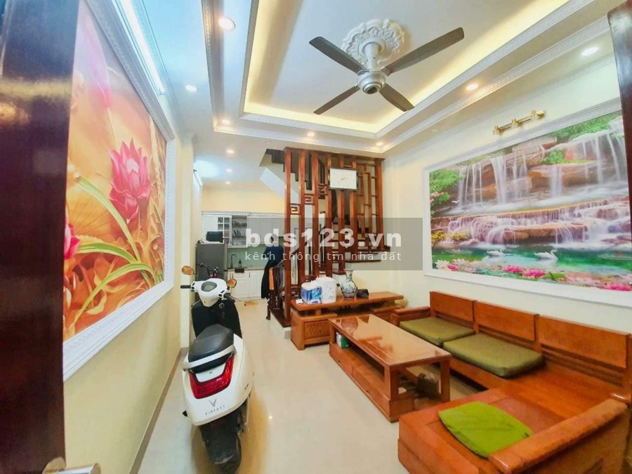 Bán nhà Bát Khối, ở vip, diện tích sử dụng 35m2 đúc kiên cố 5 tầng, mặt tiền 4m, 2.8 tỷ