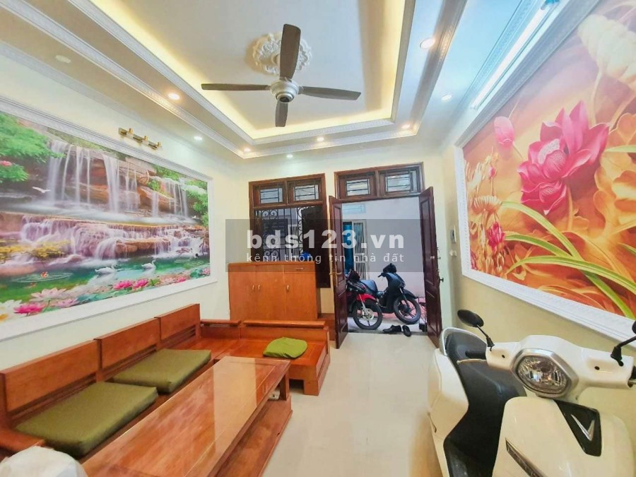 Bán nhà Bát Khối, ở vip, diện tích sử dụng 35m2 đúc kiên cố 5 tầng, mặt tiền 4m, 2.8 tỷ