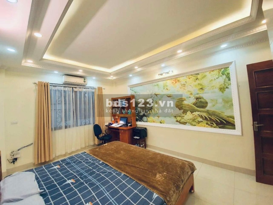 Bán nhà Bát Khối, ở vip, diện tích sử dụng 35m2 đúc kiên cố 5 tầng, mặt tiền 4m, 2.8 tỷ