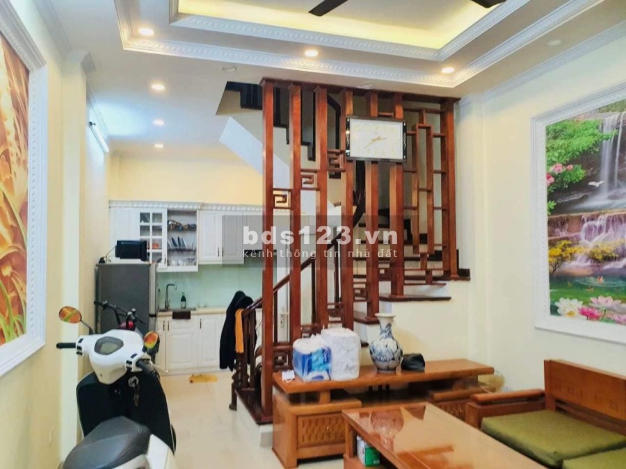 Bán nhà Bát Khối, ở vip, diện tích sử dụng 35m2 đúc kiên cố 5 tầng, mặt tiền 4m, 2.8 tỷ