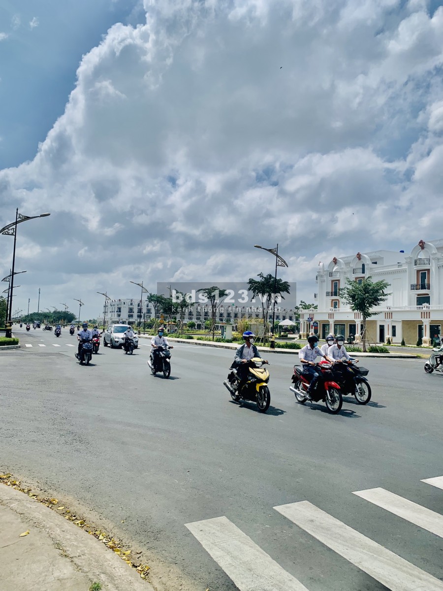 Cần bán shophouse phân lô 1 cạnh góc khu đô thị Phú Cường thành phố Rạch Giá, sổ sẵn