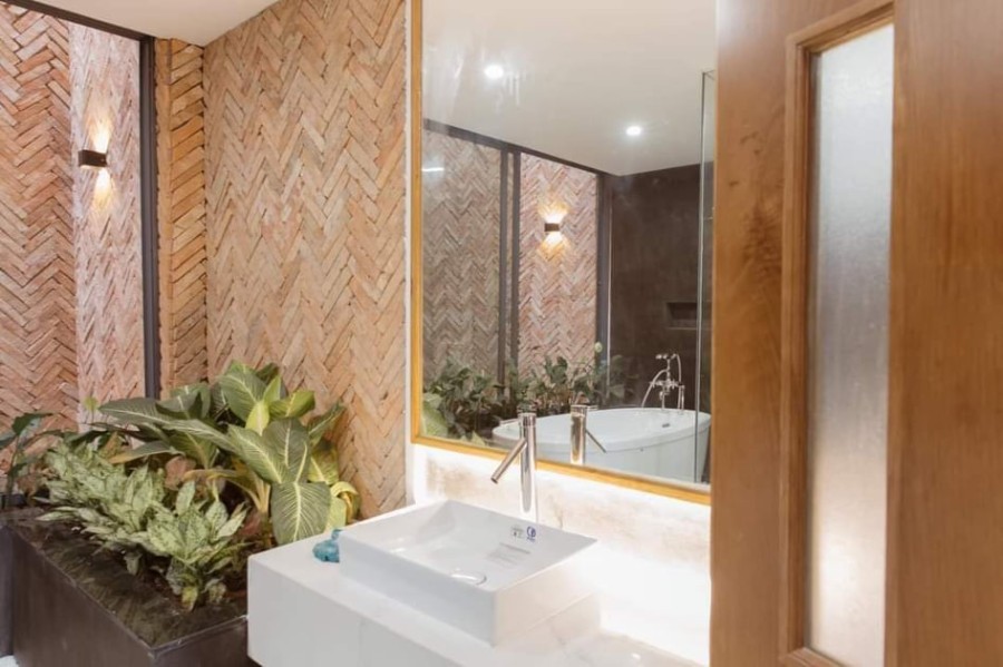 Chỉ 2 tỷ sở hữu ngay nhà phân lô 5 tầng đúc, dtsd 40m2, đường Mậu Lương, lh 0769117863