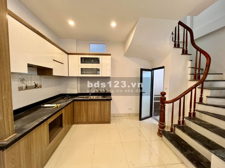 Nhà mới kính koong Vĩnh Hưng, vị trí đắc địa, ô tô gần, dtsd 35m2, 5 tầng giá bán 2.9 tỷ