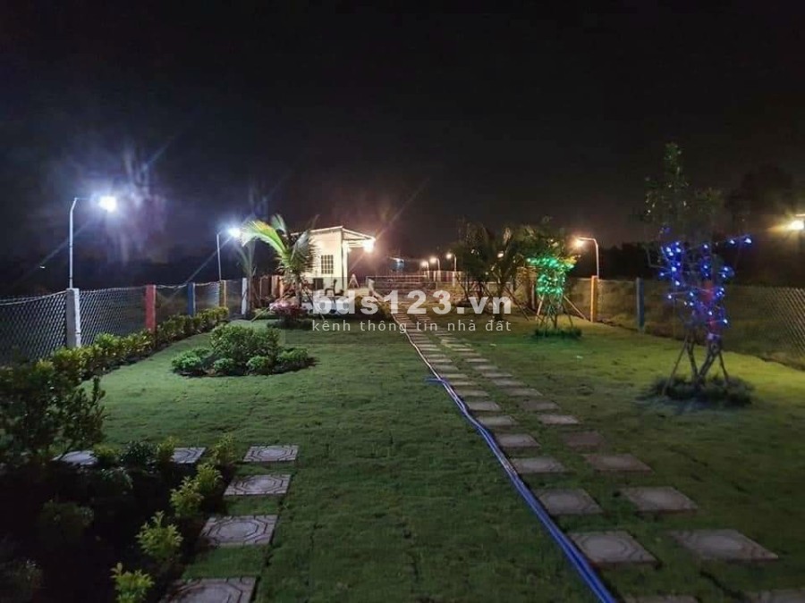 Bán nhà vườn nghỉ dưỡng hoàn chỉnh đẹp Thủ Thừa Long An. DT 1000m, xe hơi vào tận sân. Giá chỉ 2,5tỷ