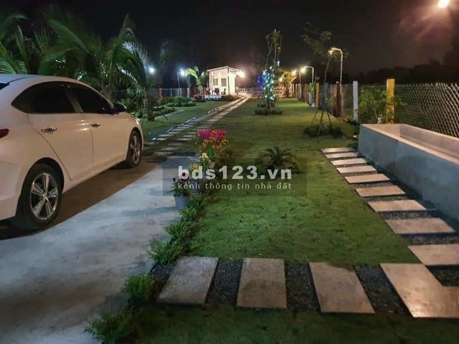 Bán nhà vườn nghỉ dưỡng hoàn chỉnh đẹp Thủ Thừa Long An. DT 1000m, xe hơi vào tận sân. Giá chỉ 2,5tỷ
