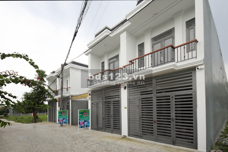 Bán nhà 1 trệt 1 lầu thiết kế theo kiểu dáng Châu Âu diện tích sử dụng 63m2, có sổ sẵn