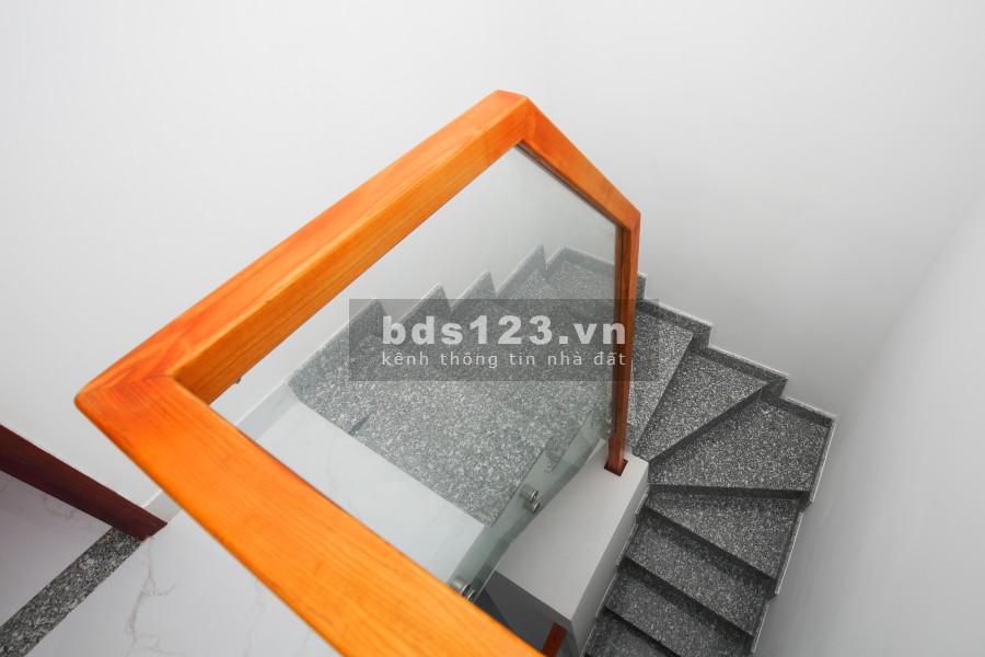 Bán nhà 1 trệt 1 lầu thiết kế theo kiểu dáng Châu Âu diện tích sử dụng 63m2, có sổ sẵn